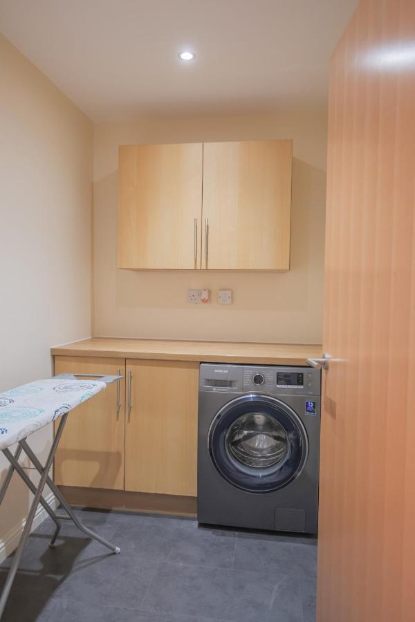 Stylish Modern Newly Built Apartment 15 Min From City Centre EDI Kültér fotó