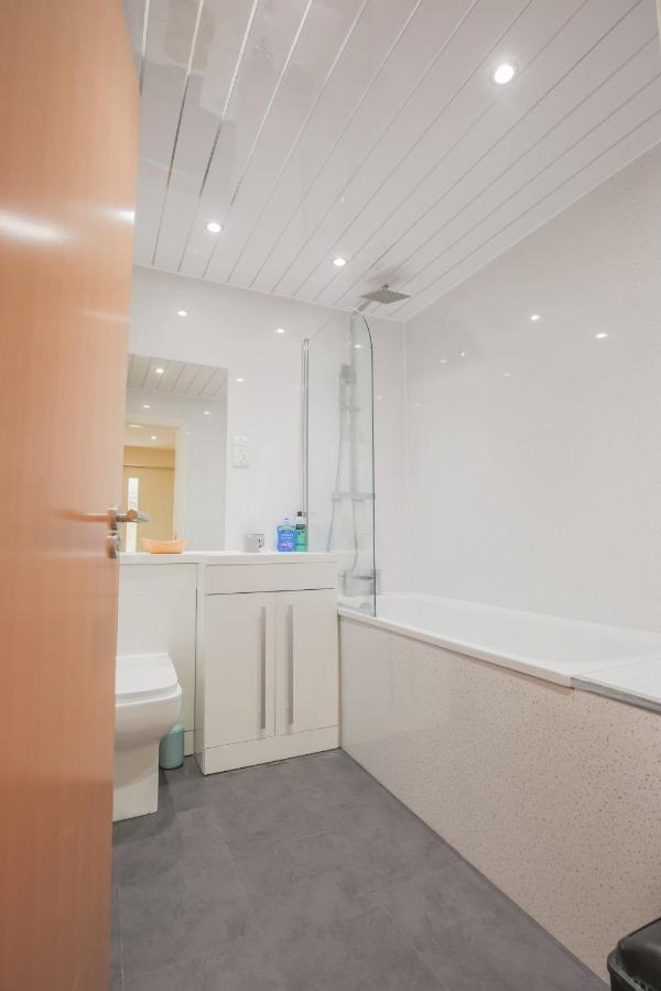 Stylish Modern Newly Built Apartment 15 Min From City Centre EDI Kültér fotó