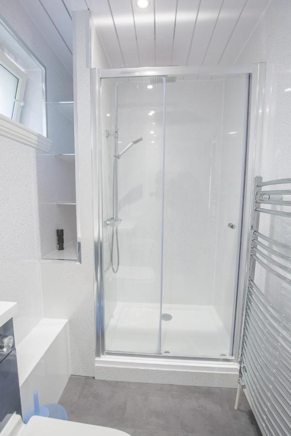 Stylish Modern Newly Built Apartment 15 Min From City Centre EDI Kültér fotó